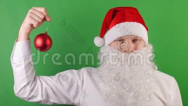 像圣诞老人一样的人带着<strong>红色</strong>圣诞球玩具，<strong>2019</strong>年<strong>新年</strong>，绿色Chroma键，循环电影。